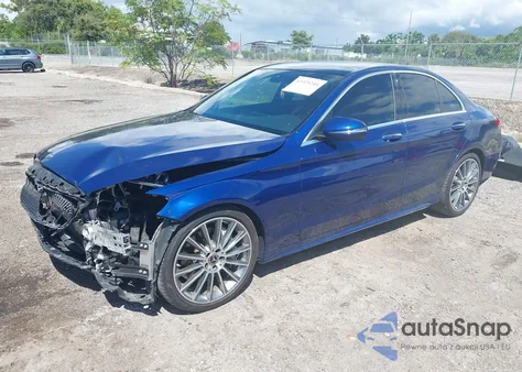 2019 Mercedes-Benz C 300 z USA, uszkodzony, nr VIN 55SWF8DB9KU294424